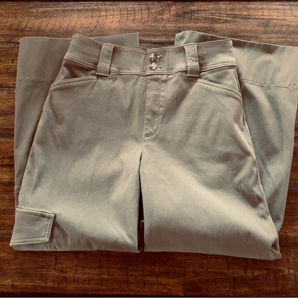 Women's Spanx Olive Wide-Leg Cargo Pants - Picture 8 of 8